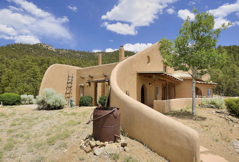 98 La Barbaria Trail, Santa Fe, New Mexico 87505, 4 Bedrooms Bedrooms, ,5 BathroomsBathrooms,Farm And Ranch,For Sale,La Barbaria Trail,202202323