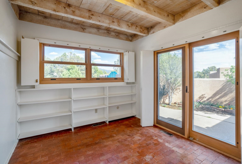 307 Calle Loma Norte, Santa Fe, New Mexico 87501, 3 Bedrooms Bedrooms, ,2 BathroomsBathrooms,Residential,For Sale,Calle Loma Norte,202201566