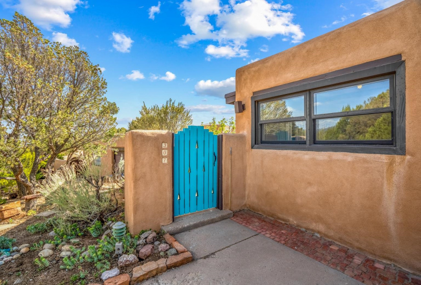 307 Calle Loma Norte, Santa Fe, New Mexico 87501, 3 Bedrooms Bedrooms, ,2 BathroomsBathrooms,Residential,For Sale,Calle Loma Norte,202201566