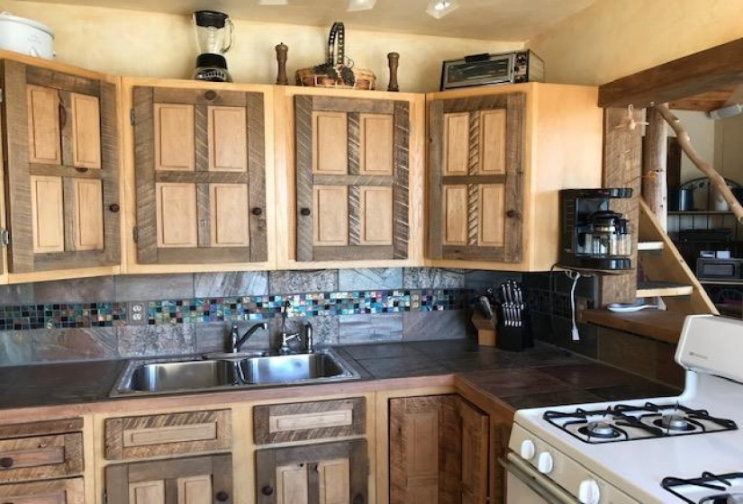 14 Bobcat Lane, Rutheron, New Mexico 87551, 2 Bedrooms Bedrooms, ,2 BathroomsBathrooms,Residential,For Sale,Bobcat Lane,202201967