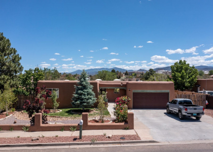 2811 CALLE DULCINEA, Santa Fe, New Mexico 87505, 4 Bedrooms Bedrooms, ,3 BathroomsBathrooms,Residential,For Sale,CALLE DULCINEA,202202035