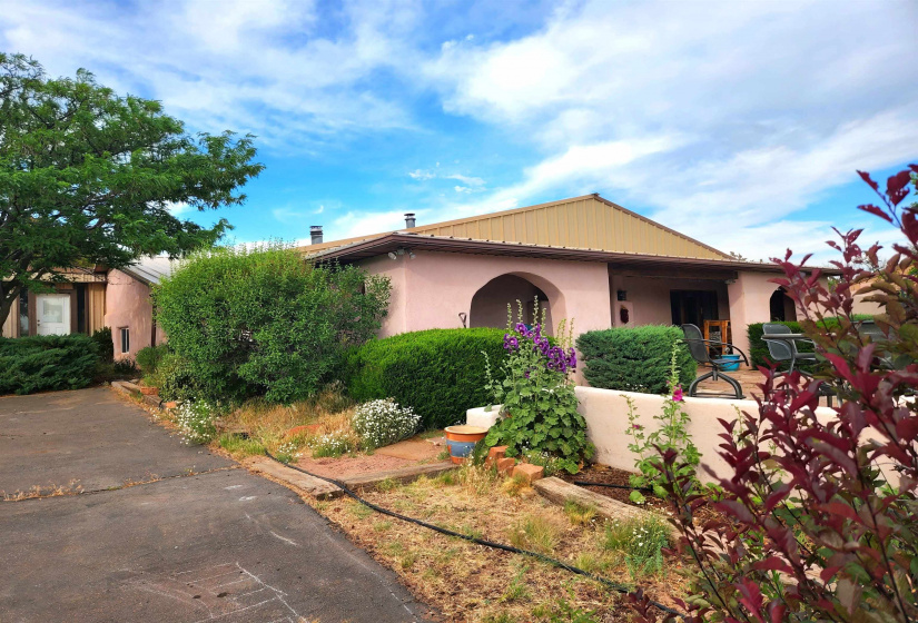 68 CALLE ENRIQUE, Santa Fe, New Mexico 87507, 7 Bedrooms Bedrooms, ,6 BathroomsBathrooms,Residential,For Sale,CALLE ENRIQUE,202202222