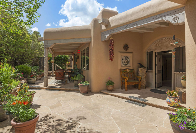 520 Los Nidos Drive, Santa Fe, New Mexico 87501, 3 Bedrooms Bedrooms, ,3 BathroomsBathrooms,Residential,For Sale,Los Nidos Drive,202202290