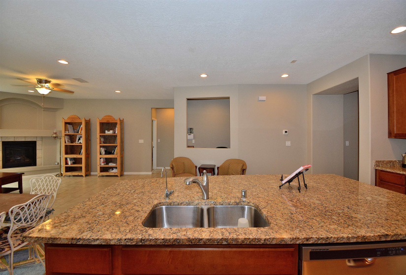 4705 BIENVENIDO A CASA, Santa Fe, New Mexico 87507, 4 Bedrooms Bedrooms, ,2 BathroomsBathrooms,Residential,For Sale,BIENVENIDO A CASA,202202366